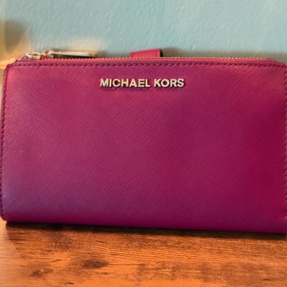 Michael Kors Handbags - Michael Kors Fuchsia Wallet